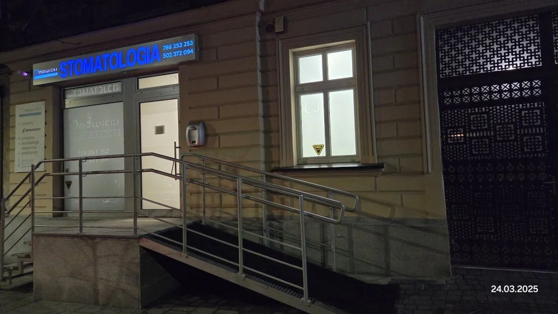 Piękne zdjęcia NOWICKIGABINET. Z zewnątrz, oraz właściciela.