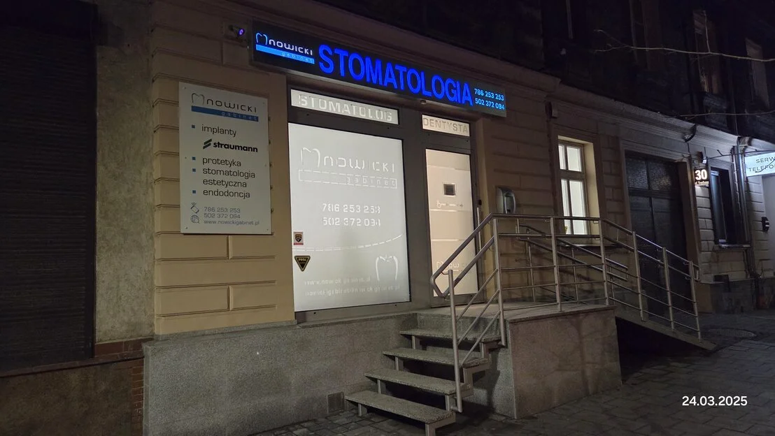 Piękne zdjęcia NOWICKIGABINET. Z zewnątrz, oraz właściciela.