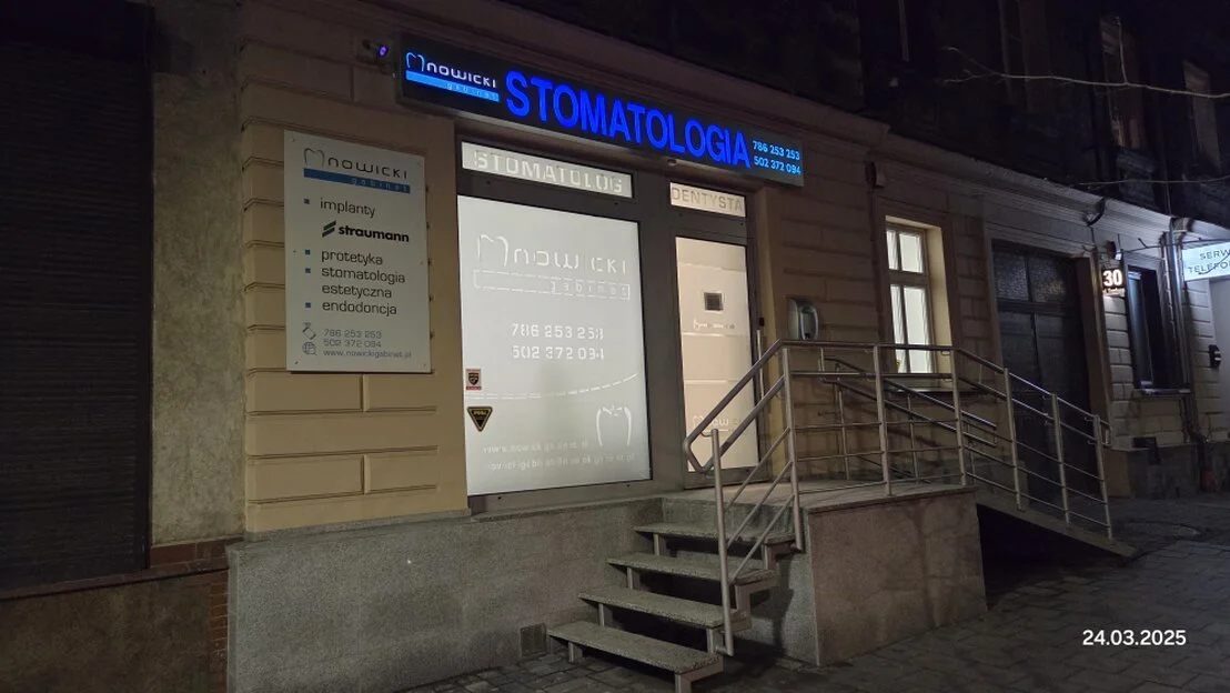 Piękne zdjęcia NOWICKIGABINET. Z zewnątrz, oraz właściciela.