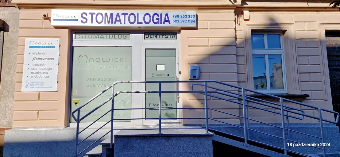 Piękne zdjęcia NOWICKIGABINET. Z zewnątrz, oraz właściciela.