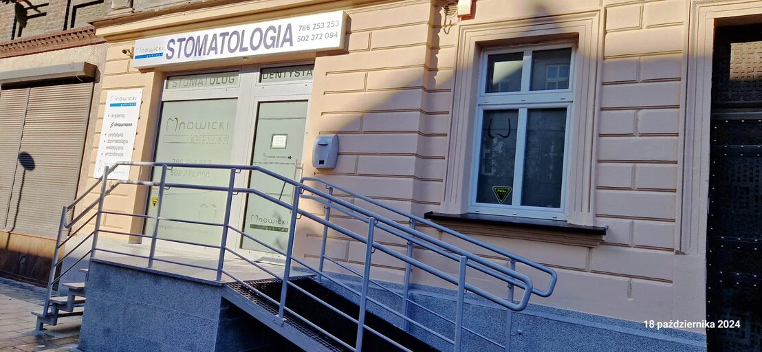 Piękne zdjęcia NOWICKIGABINET. Z zewnątrz, oraz właściciela.